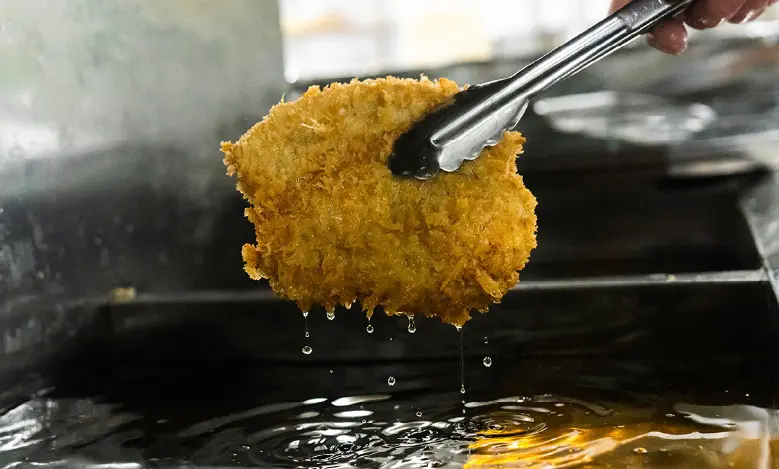 揚油は高級なこめ油を使用